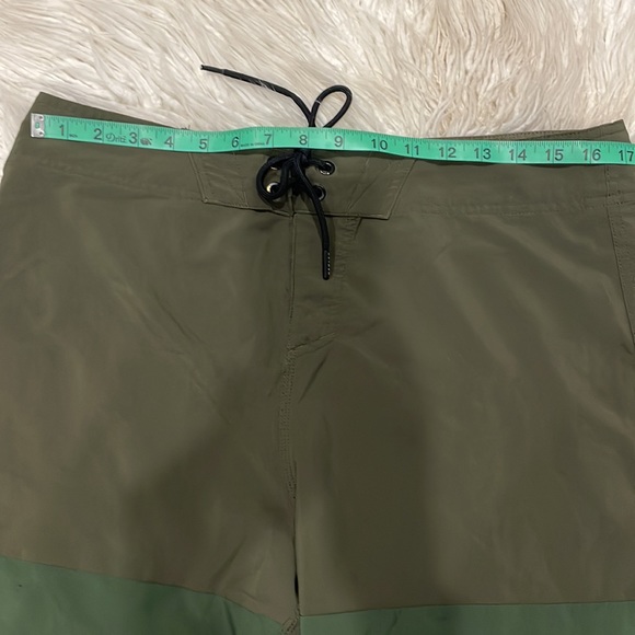 Oakley 18” board shorts men’s swim performance for 34 - Picture 8 of 8